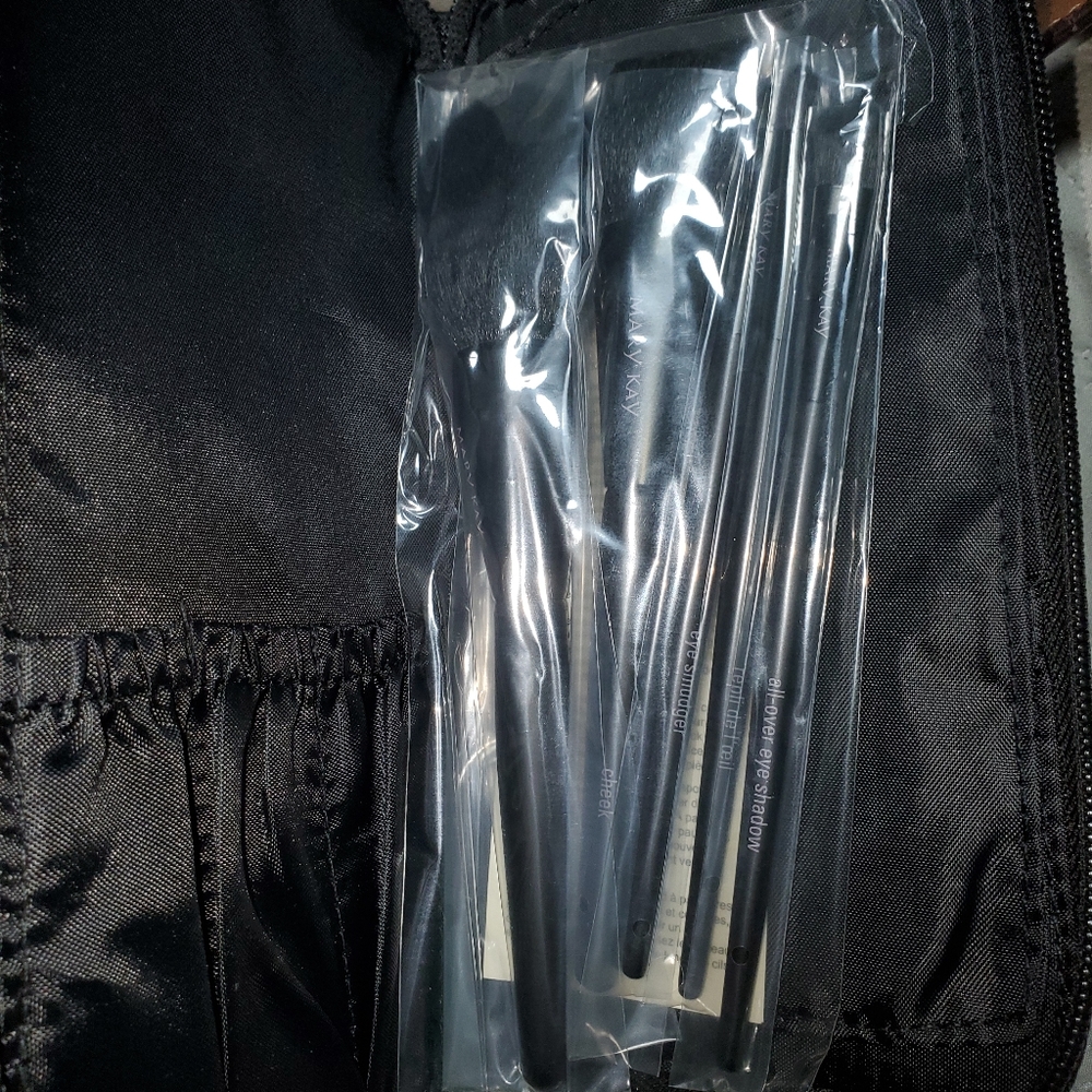 Mary Kay makeup brush set
